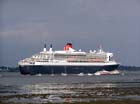  QM2 Attracting Other Vessel